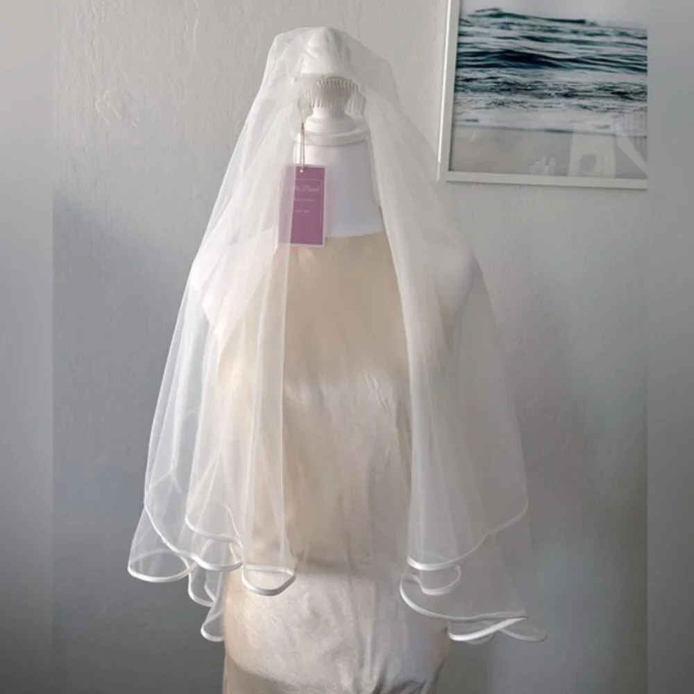 Short Wedding Veil with Comb Satin Trim Waist Length